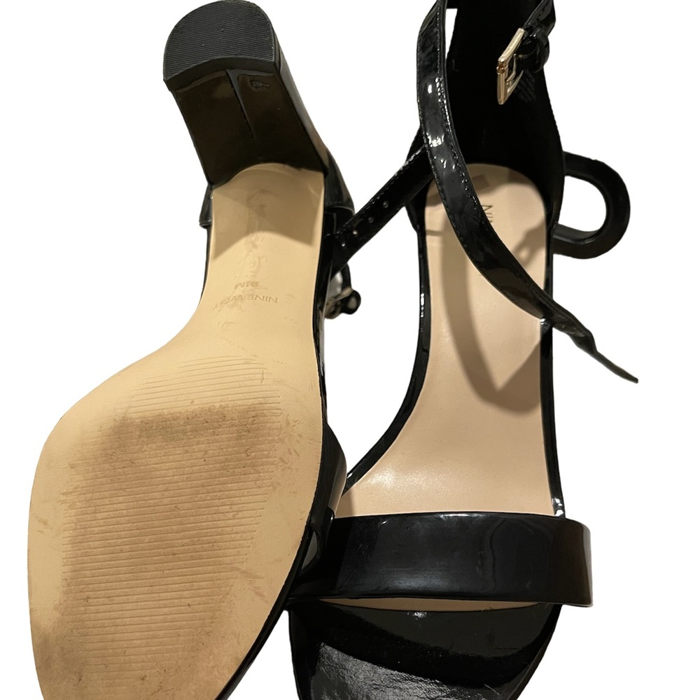 Gorgeous Women’s Nine West patent leather open toe strap pump size 9.5